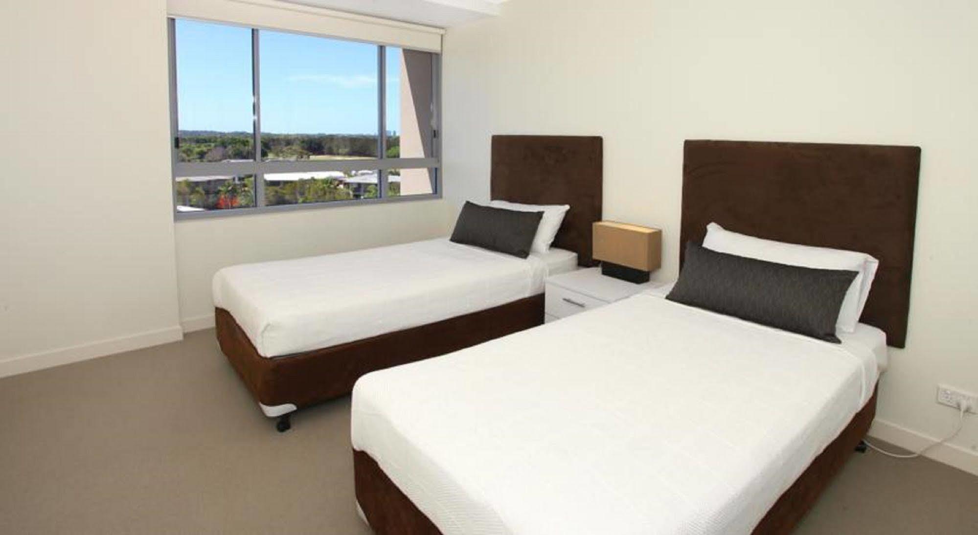 Signature Waterfront Aparthotel 4*